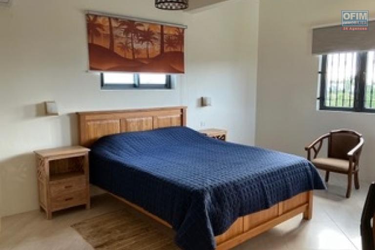 &Agrave; louer &ndash; Superbe appartement 3 chambres en suite avec piscine et jardin &agrave; Grand Baie