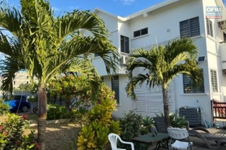 &Agrave; louer &ndash; Superbe appartement 3 chambres en suite avec piscine et jardin &agrave; Grand Baie