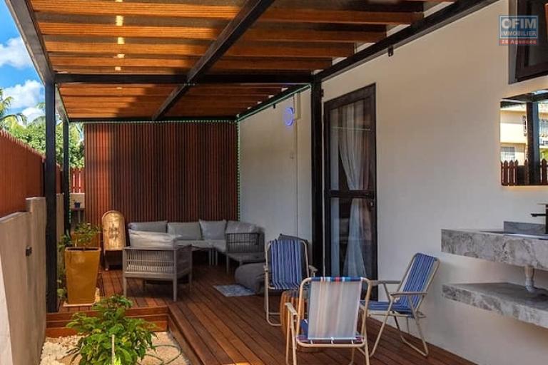 Flic-en-Flac Ile Maurice Magnifique appartement r&eacute;cent de 2 chambres avec grande terrasse, piscine, &agrave; deux pas de la plage