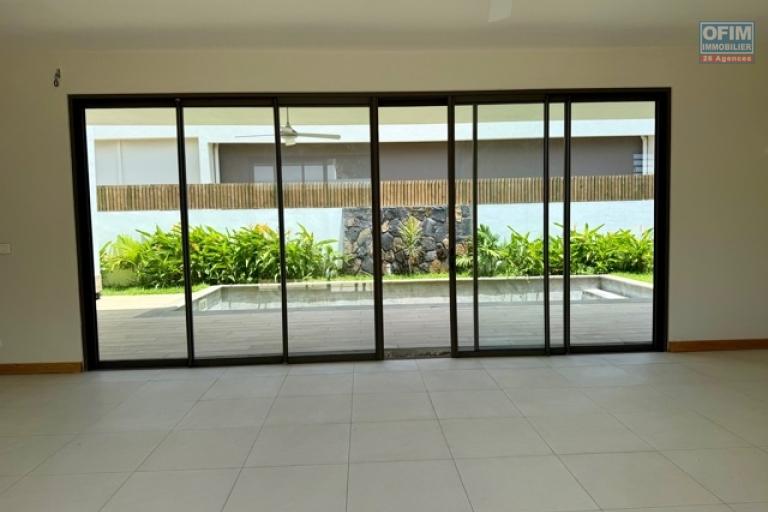 Villa F4 avec piscine Vivez dans le luxe et le confort proche centre commercial de la Croisette de Grand Baie dans un lotissement priv&eacute; Bois Chandelle
