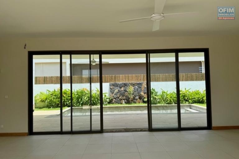 Villa F4 avec piscine Vivez dans le luxe et le confort proche centre commercial de la Croisette de Grand Baie dans un lotissement priv&eacute; Bois Chandelle