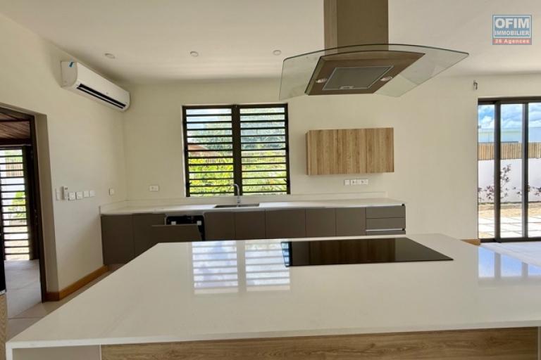 Villa F4 avec piscine Vivez dans le luxe et le confort proche centre commercial de la Croisette de Grand Baie dans un lotissement priv&eacute; Bois Chandelle