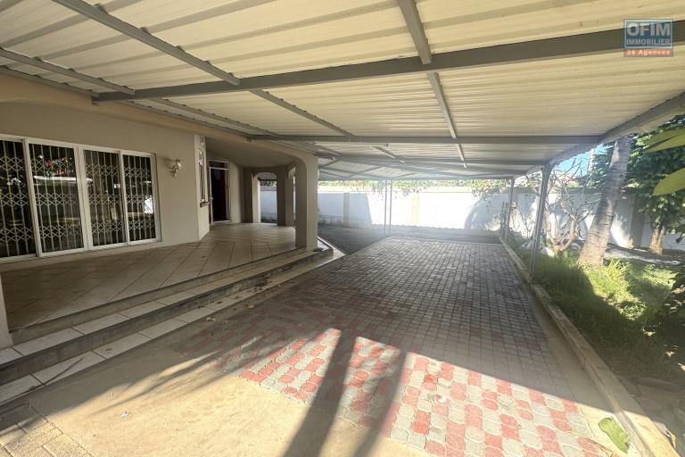 &Agrave; louer &agrave; Flic en Flac ile Maurice &ndash; Spacieuse villa de 5 chambres avec garage, proche de la plage