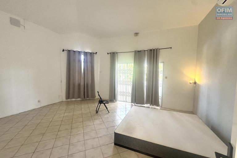 &Agrave; louer &agrave; Flic en Flac ile Maurice &ndash; Spacieuse villa de 5 chambres avec garage, proche de la plage
