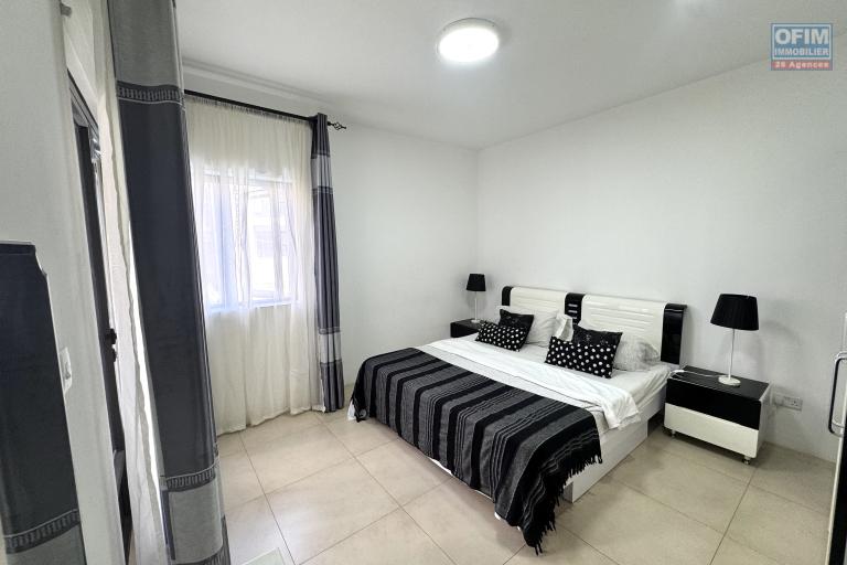 Flic en Flac, &Icirc;le Maurice &ndash; Superbe Appartement Meubl&eacute; &agrave; Vendre dans une R&eacute;sidence S&eacute;curis&eacute;e avec Piscine &ndash; Accessible aux Acheteurs &Eacute;trangers