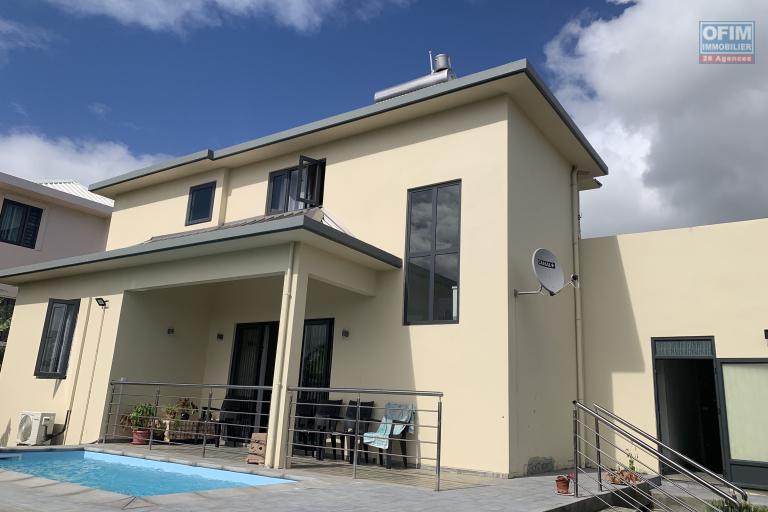 Flic En Flac île Maurice à louer récente villa cinq chambres avec piscine et ...