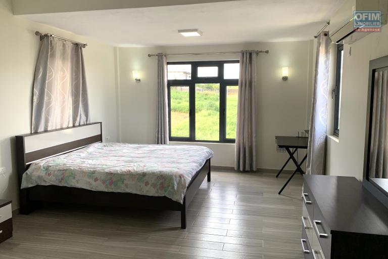 Flic En Flac &icirc;le Maurice &agrave; louer r&eacute;cente villa cinq chambres avec piscine et garage situ&eacute;e dans un morcellement s&eacute;curis&eacute; au calme.