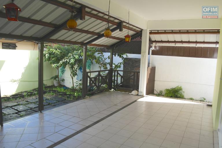 Vacoas ile Maurice &agrave; louer villa 6 chambres dans un quartier paisible proches des commerces.