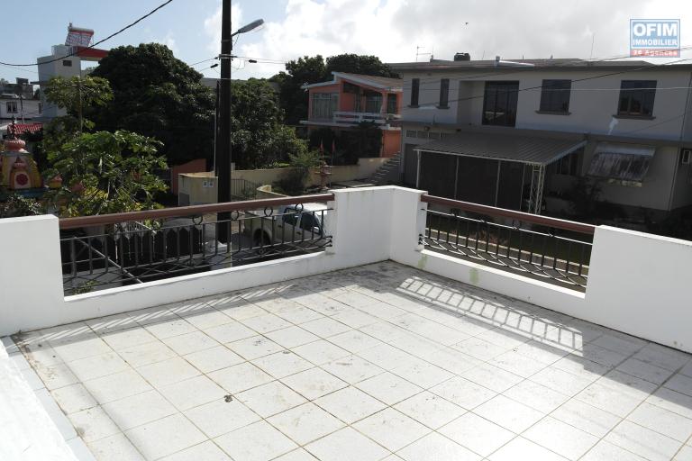 Vacoas ile Maurice &agrave; louer villa 6 chambres dans un quartier paisible proches des commerces.