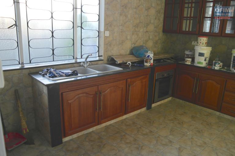 Vacoas ile Maurice &agrave; louer villa 6 chambres dans un quartier paisible proches des commerces.