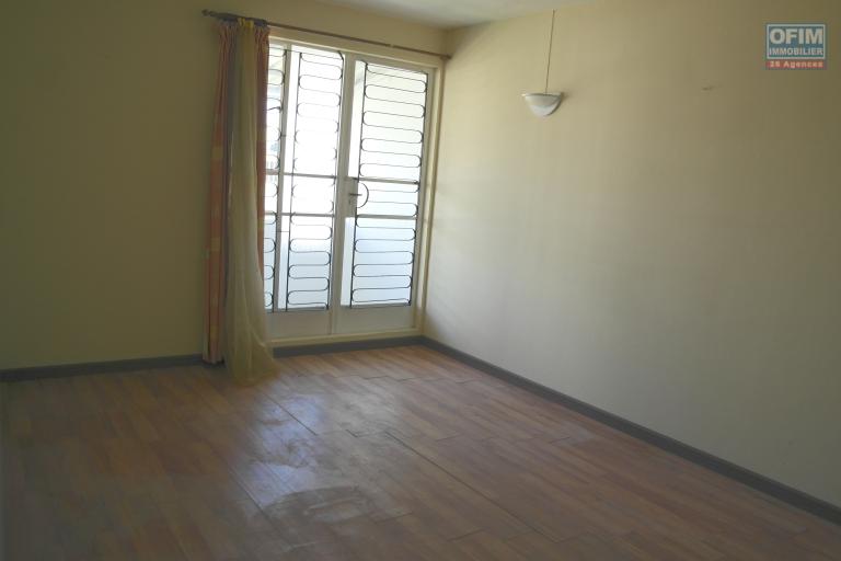 Vacoas ile Maurice &agrave; louer villa 6 chambres dans un quartier paisible proches des commerces.