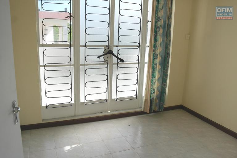 Vacoas ile Maurice &agrave; louer villa 6 chambres dans un quartier paisible proches des commerces.