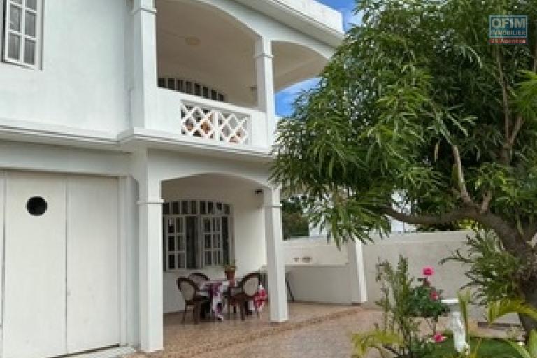 &Agrave; vendre &ndash; Grande maison familiale avec fort potentiel locatif au c&oelig;ur de Grand Baie