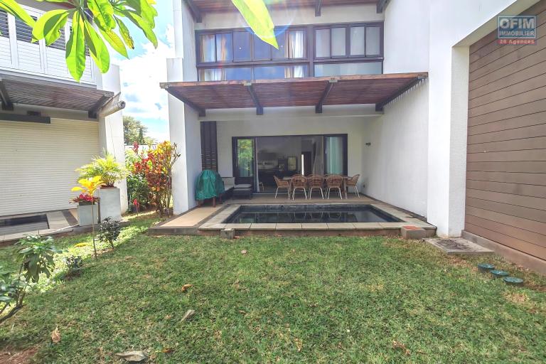 Rivi&egrave;re Noire, &Icirc;le Maurice &ndash; Superbe Duplex de Prestige avec Piscine Priv&eacute;e et Acc&egrave;s Rivi&egrave;re &ndash; R&eacute;serv&eacute; aux Acheteurs Mauriciens
