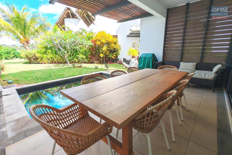 Rivi&egrave;re Noire, &Icirc;le Maurice &ndash; Superbe Duplex de Prestige avec Piscine Priv&eacute;e et Acc&egrave;s Rivi&egrave;re &ndash; R&eacute;serv&eacute; aux Acheteurs Mauriciens