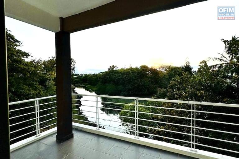 Flic en Flac superbe appartement 3 chambres avec piscine, ascenseur et belle terrasses