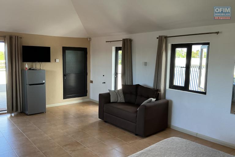 Studio rooftop avec vue panoramique sur le lagon – Calodyne