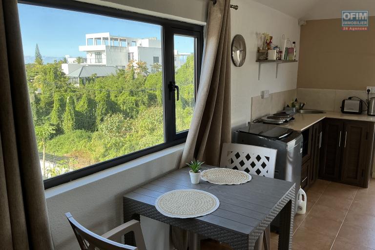 Studio rooftop avec vue panoramique sur le lagon – Calodyne