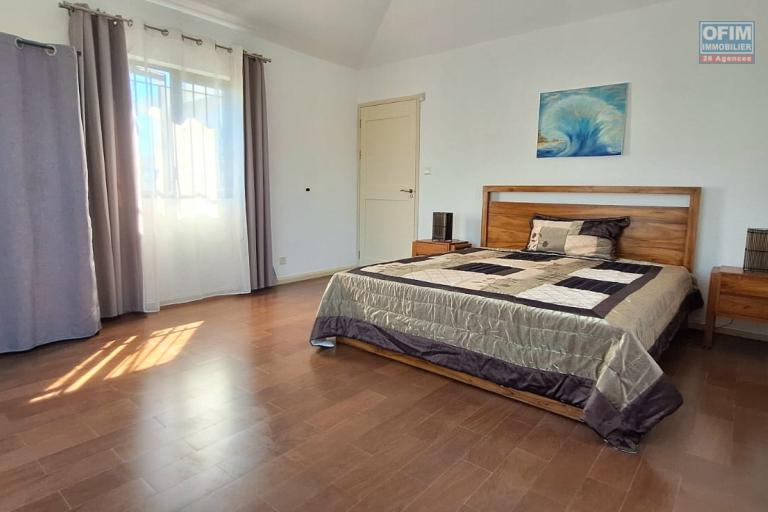 Superbe appartement de 130 m&sup2; avec piscine et jardin  &agrave; Calodyne. 3 chambres (disponible au 01er aout)
