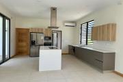 Villa F4 avec piscine Vivez dans le luxe et le confort proche centre commercial de la Croisette de Grand Baie dans un lotissement priv&eacute; Bois Chandelle.