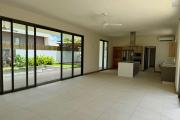 Villa F4 avec piscine Vivez dans le luxe et le confort proche centre commercial de la Croisette de Grand Baie dans un lotissement priv&eacute; Bois Chandelle.