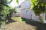 Flic en Flac, &Icirc;le Maurice &ndash; &Agrave; vendre agr&eacute;able villa de 4 chambres situ&eacute;e dans un quartier calme et r&eacute;sidentiel, &agrave; seulement 2 minutes de la plage et des commerces.