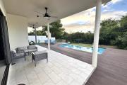  Flic en Flac Ile Maurice &agrave; vendre magnifique villa contemporaine r&eacute;cente avec piscine et vue nature