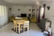 A LOUER / Grande villa 3 chambres avec d&eacute;pendance ( 2 chambres ) et 2100 m2 de jardin / CALODYNE - &Icirc;le Maurice