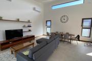&Agrave; LOUER &ndash; Superbe villa contemporaine de plain-pied dans un complexe s&eacute;curis&eacute; &ndash; Chemin 20 Pieds, Grand Baie (disponible au 1er septembre)