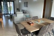 &Agrave; louer &ndash; Superbe appartement 3 chambres en suite avec piscine et jardin &agrave; Grand Baie