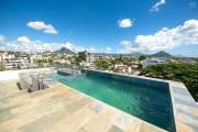Flic-en-Flac Ile Maurice Magnifique appartement r&eacute;cent de 2 chambres avec grande terrasse, piscine, &agrave; deux pas de la plage