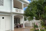 &Agrave; vendre &ndash; Grande maison familiale avec fort potentiel locatif au c&oelig;ur de Grand Baie