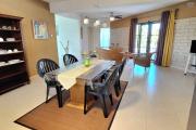 Superbe appartement de 130 m&sup2; avec piscine et jardin  &agrave; Calodyne. 3 chambres (disponible au 01er aout)