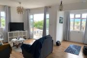 Flic en Flac Ile Maurice &agrave; louer appartement 2 chambres d&eacute;cor&eacute; avec go&ucirc;t situ&eacute; au troisi&egrave;me &eacute;tage avec piscine.