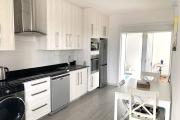 Flic en Flac Ile Maurice &agrave; louer appartement 2 chambres d&eacute;cor&eacute; avec go&ucirc;t situ&eacute; au troisi&egrave;me &eacute;tage avec piscine.