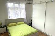 Flic en Flac Ile Maurice &agrave; louer appartement 2 chambres d&eacute;cor&eacute; avec go&ucirc;t situ&eacute; au troisi&egrave;me &eacute;tage avec piscine.