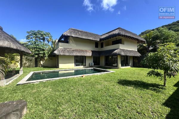 &Icirc;le Maurice &ndash; Rivi&egrave;re Noire : En vente villa de standing accessible aux &eacute;trangers avec piscine priv&eacute;e