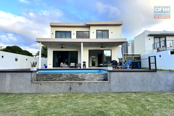 Flic en Flac Ile Maurice &agrave; vendre magnifique villa contemporaine r&eacute;cente avec piscine et vue nature