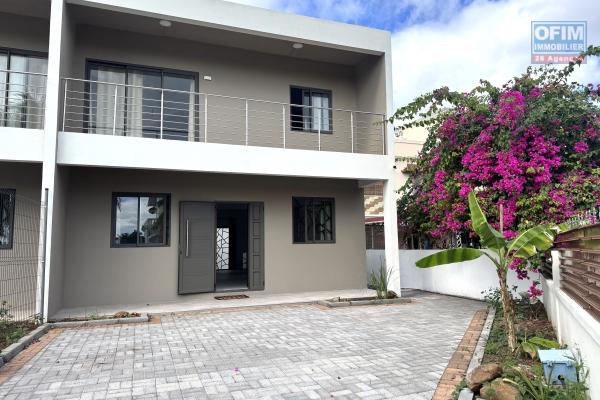 Flic en Flac &agrave; louer duplex neuf, 3 chambres proches plage et commodit&eacute;s
