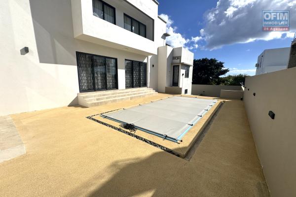 Flic en Flac Ile Maurice &ndash; Superbe appartement r&eacute;cent de 3 chambres avec piscine et garage
